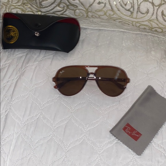 Brand new sunglasses - Picture 2 of 5